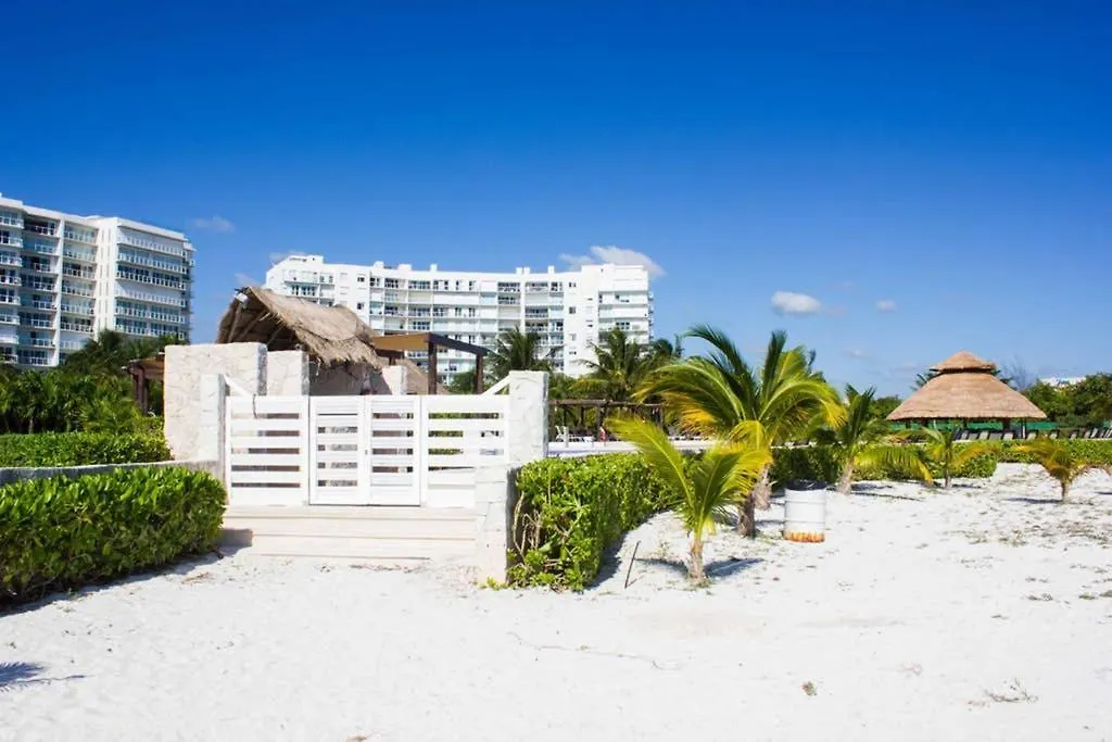 Amara Cancun Beachfront Caribe R Apartamento 0*,